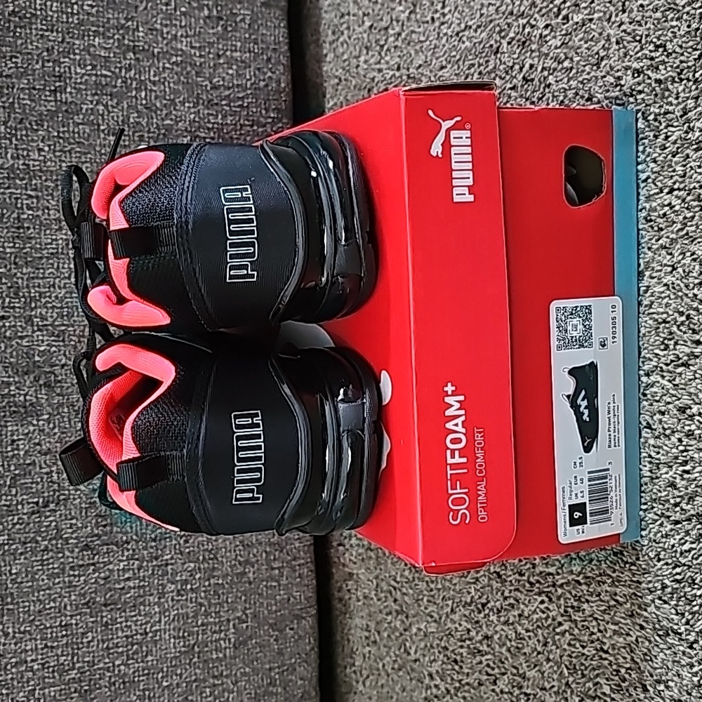 Womens Puma Athletic Shoes - Picture 2 of 3